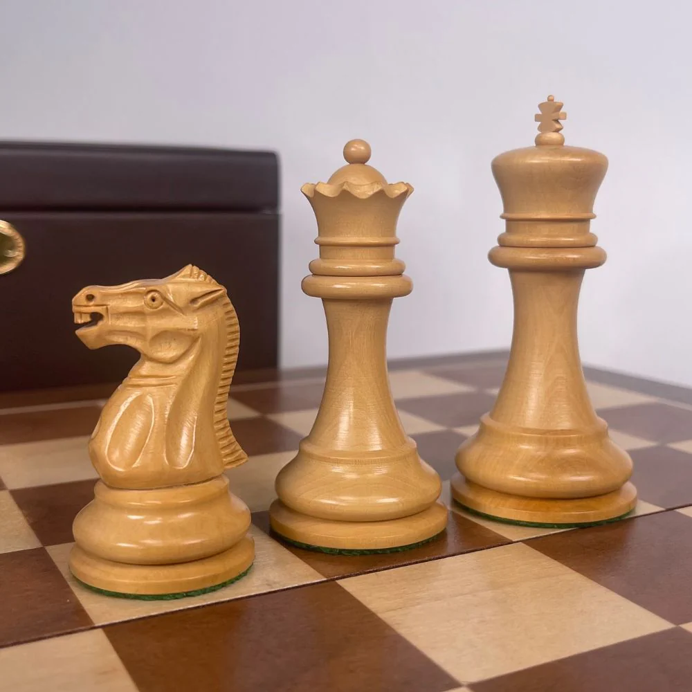 1890 Edition 3.5" Chess Pieces in Leather Box - Image 4